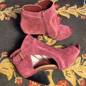 🍇Vince Camuto Ennley Open-toe Ankle Booties🍇